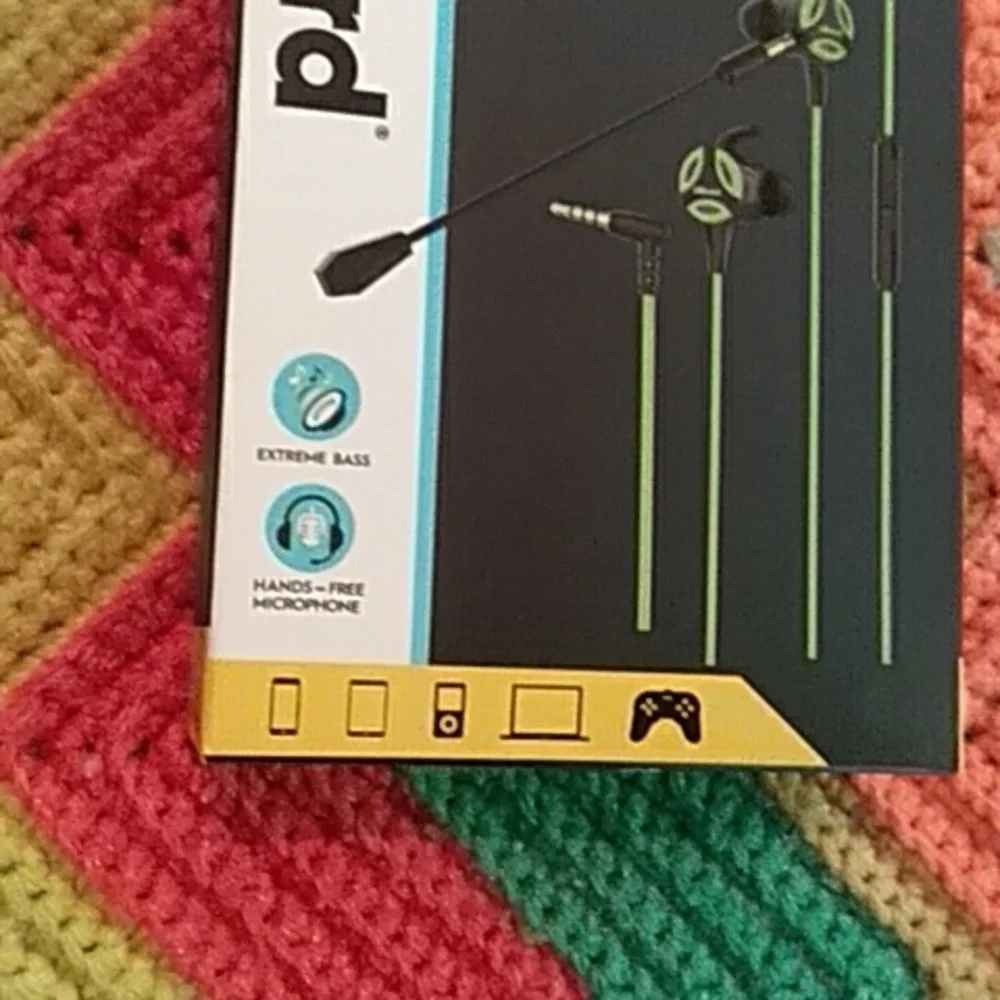 billboard Gaming Earphones with Mic Green NIB